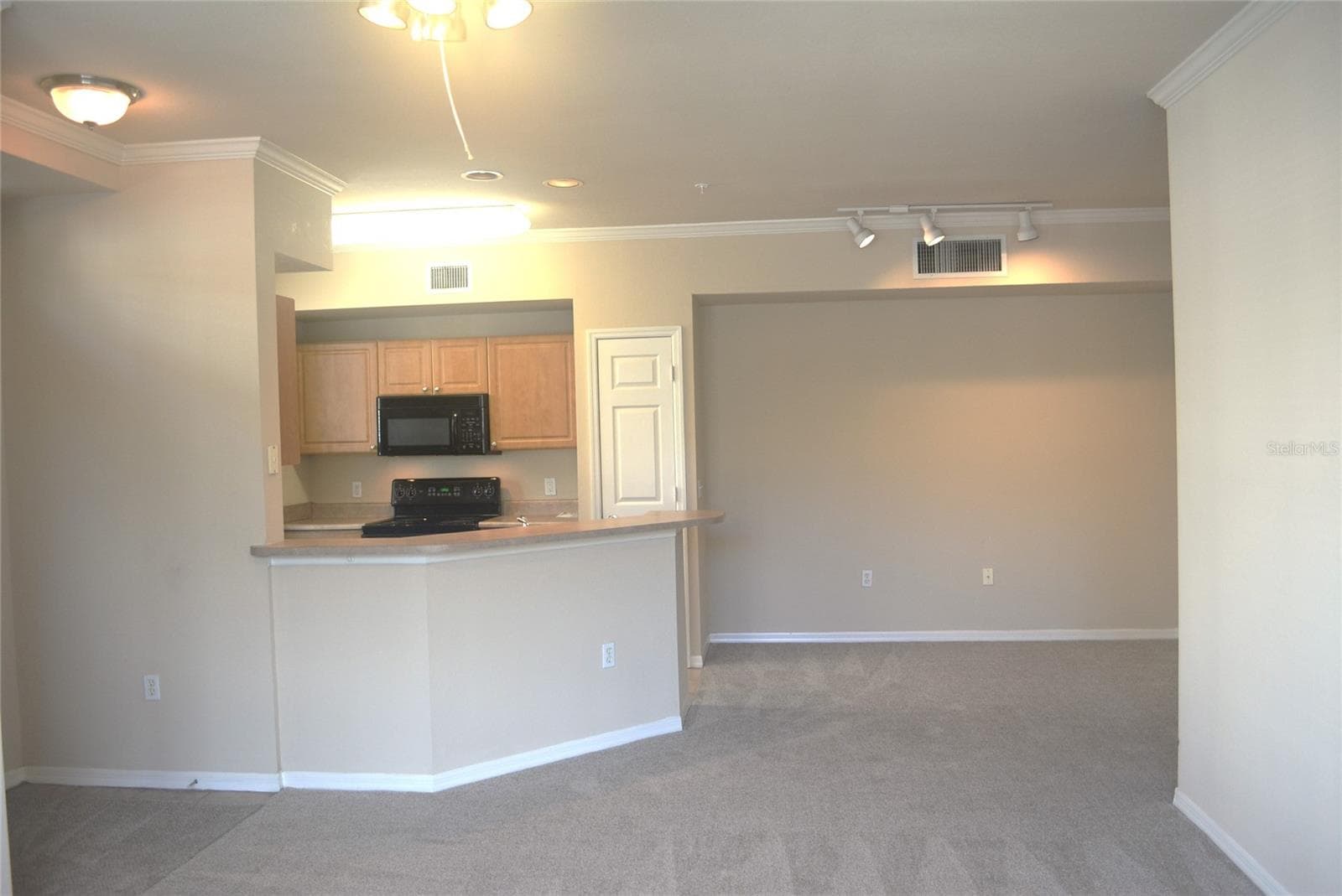 Combo Dining and Living Room - 5701 SOLDIER CIR #104, SARASOTA