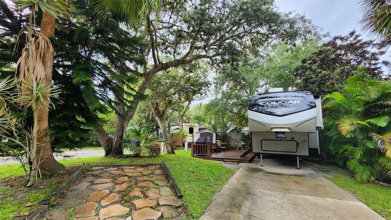 251 SADDLE LN