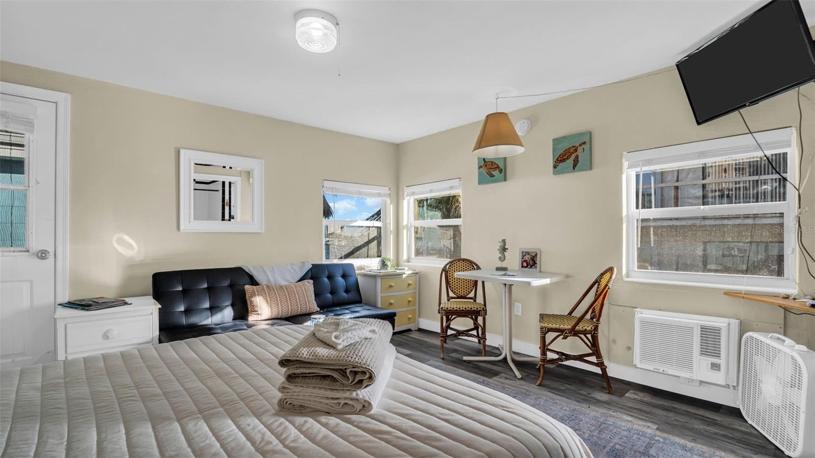 Sitting area, kitchenette and queen murphy bed. - 483 E SHORE DR #D3, CLEARWATER BEACH
