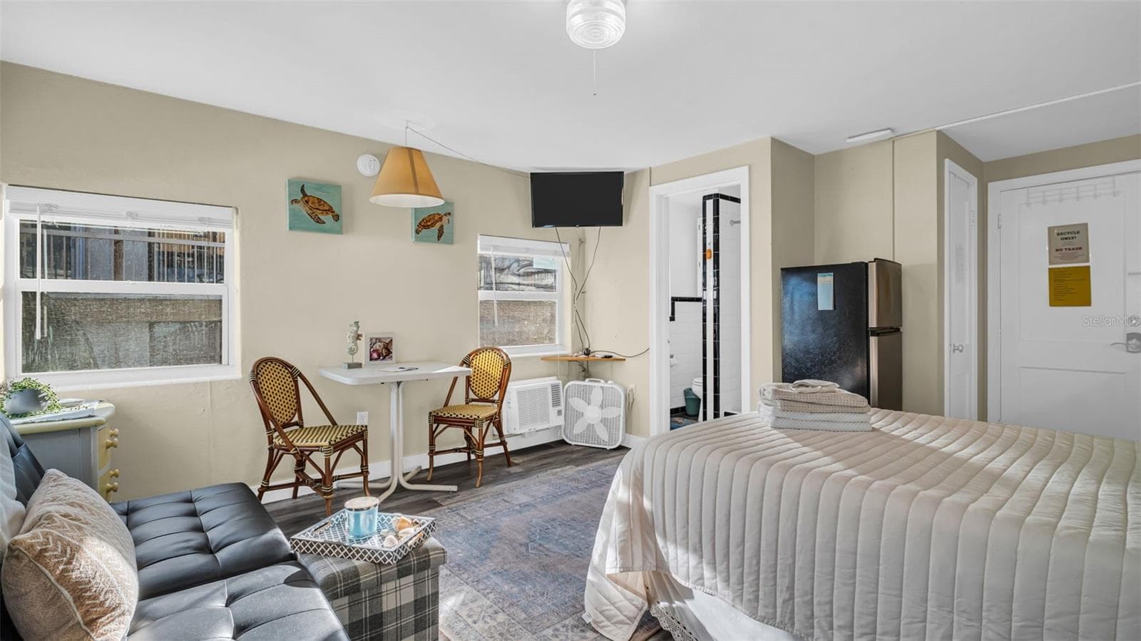 Condo - Hotel at 483 E SHORE DR #D3, CLEARWATER BEACH, photo 5 of 35