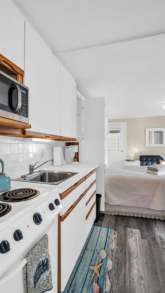 Full Kitchen - 483 E SHORE DR #D3, CLEARWATER BEACH