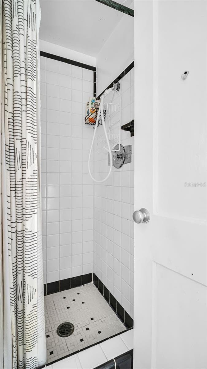 Shower - 483 E SHORE DR #D3, CLEARWATER BEACH