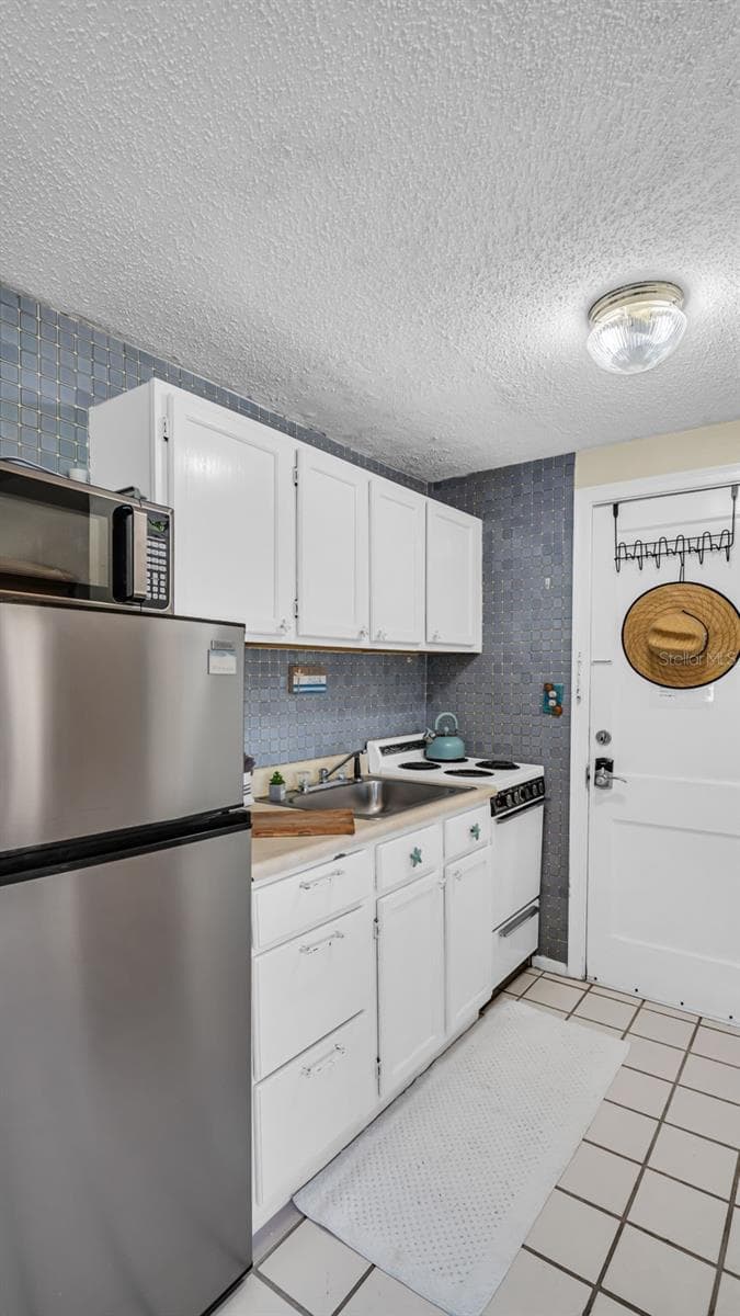Kitchenette - 483 E SHORE DR #D4, CLEARWATER BEACH