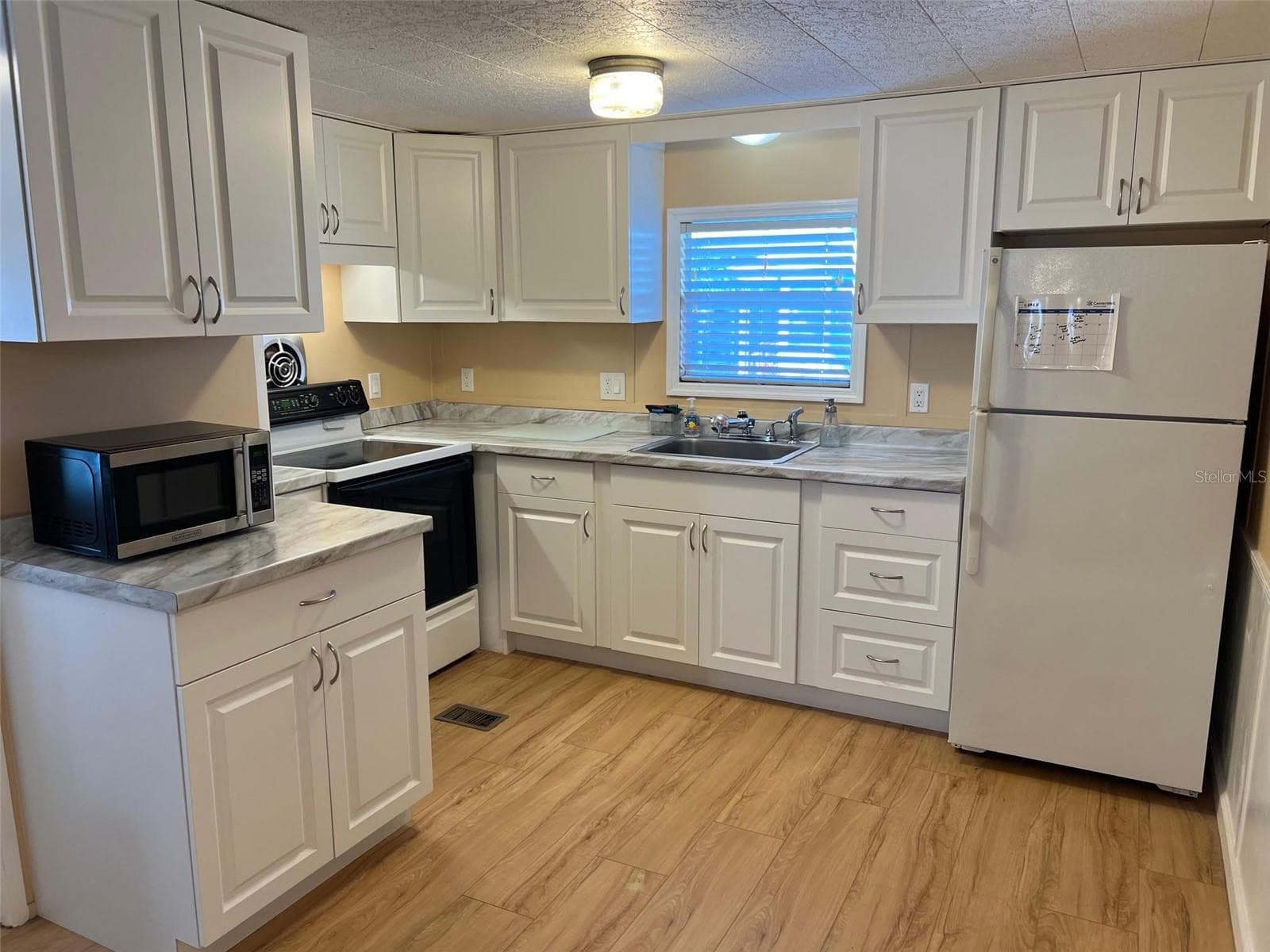 Mobile Home at 11300 124TH AVE #150, LARGO, photo 6 of 25