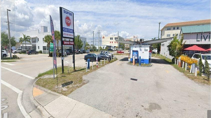 1301 E COMMERCIAL BLVD