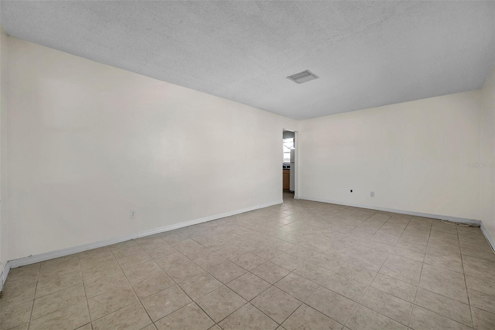 The 3/1 and 2/1 are all very similar. - 1005 LAKE PALMS DR, LARGO