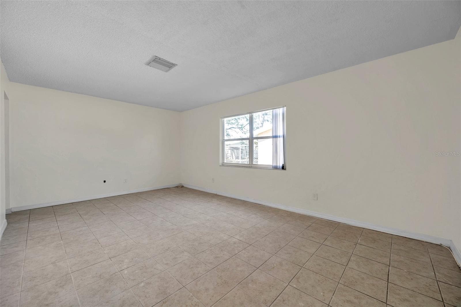Duplex at 1005 LAKE PALMS DR, LARGO, photo 4 of 11