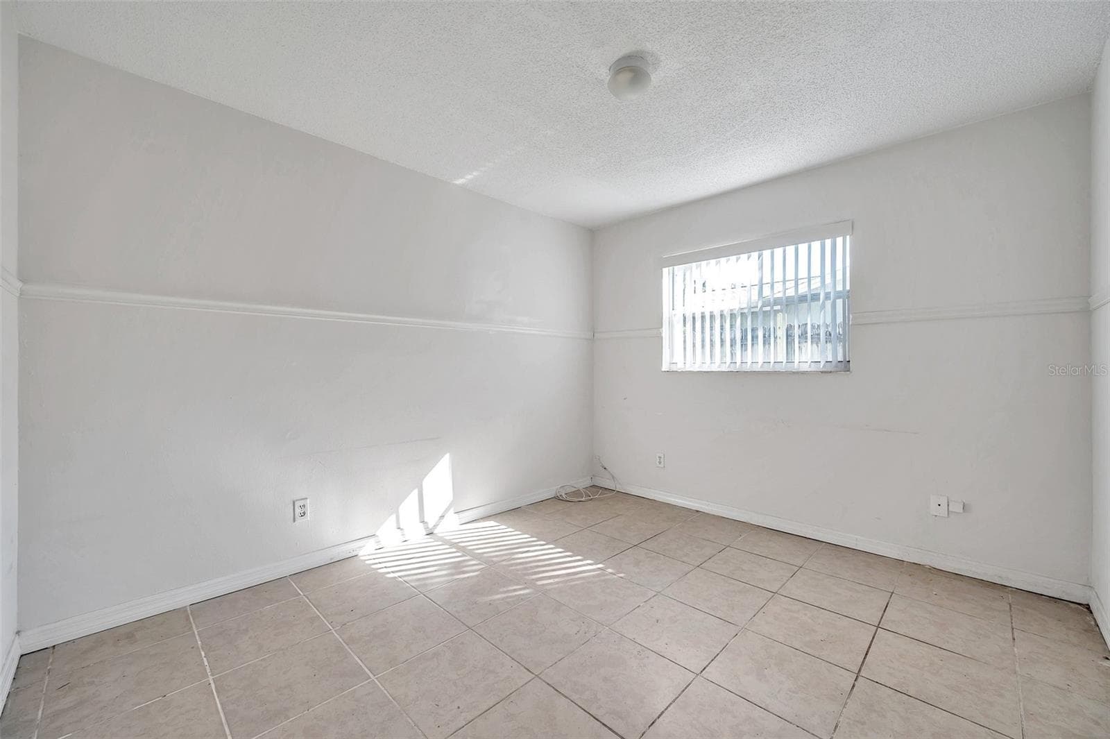 Duplex at 1005 LAKE PALMS DR, LARGO, photo 5 of 11