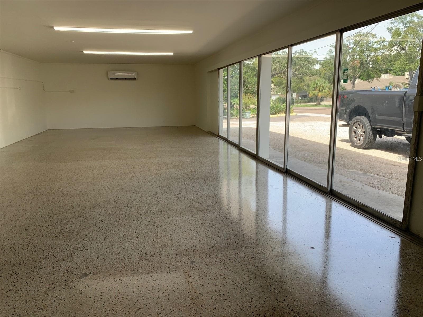Retail at 1100 S MYRTLE AVE, CLEARWATER, photo 2 of 6