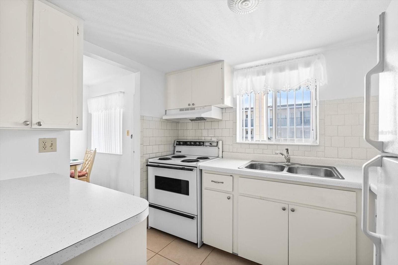 Condominium at 5902 GARDEN LN #A24, BRADENTON, photo 12 of 34