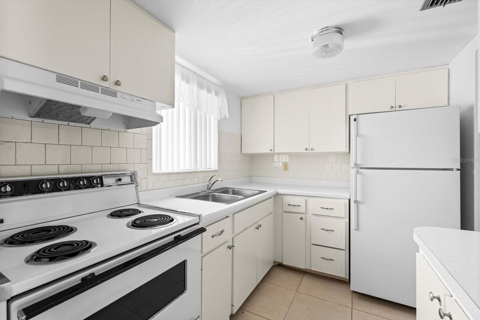 Condominium at 5902 GARDEN LN #A24, BRADENTON, photo 13 of 34