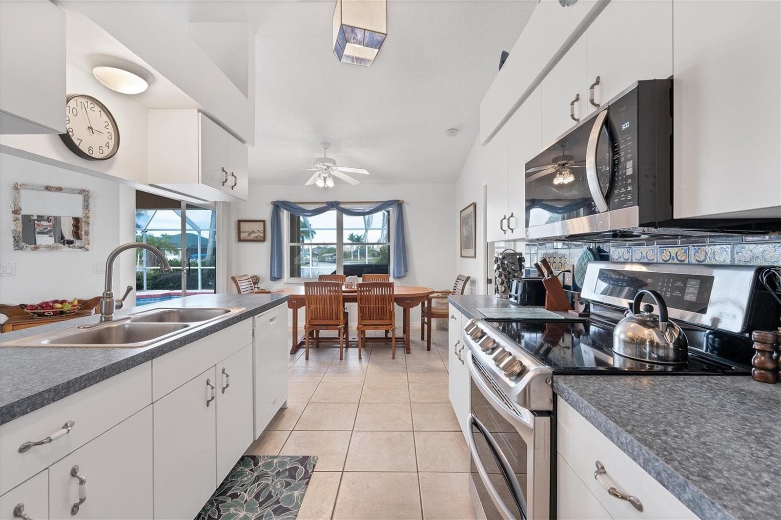 Single Family Residence at 15500 LONGVIEW RD, PORT CHARLOTTE, photo 16 of 42
