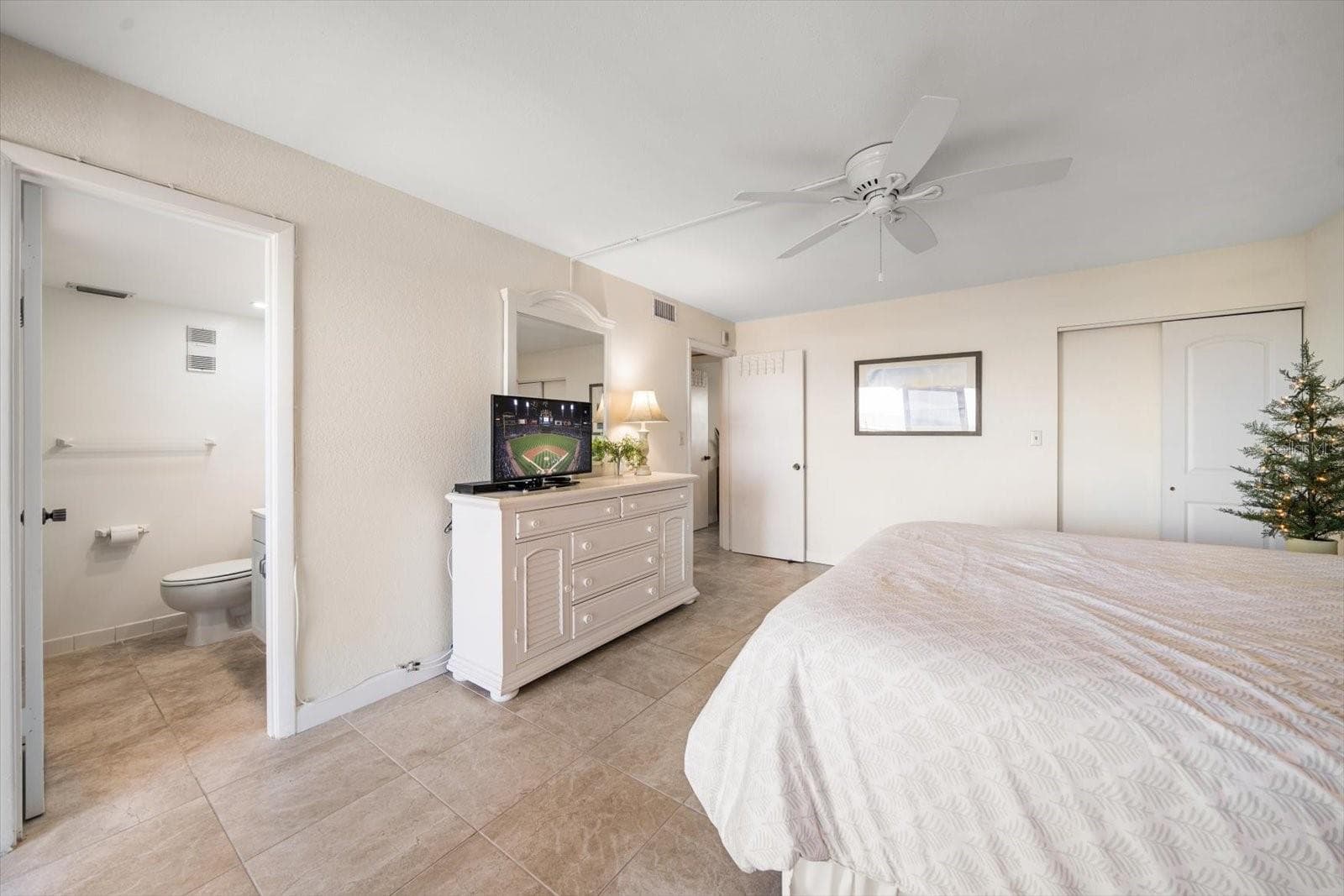 Condominium at 1230 GULF BLVD #402, CLEARWATER BEACH, photo 23 of 43