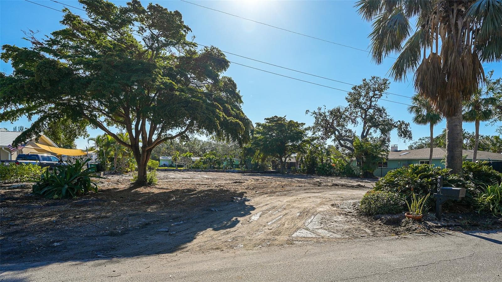 100 FEET CANAL & ROAD FRONTAGE - 660 LONGVIEW DR, LONGBOAT KEY