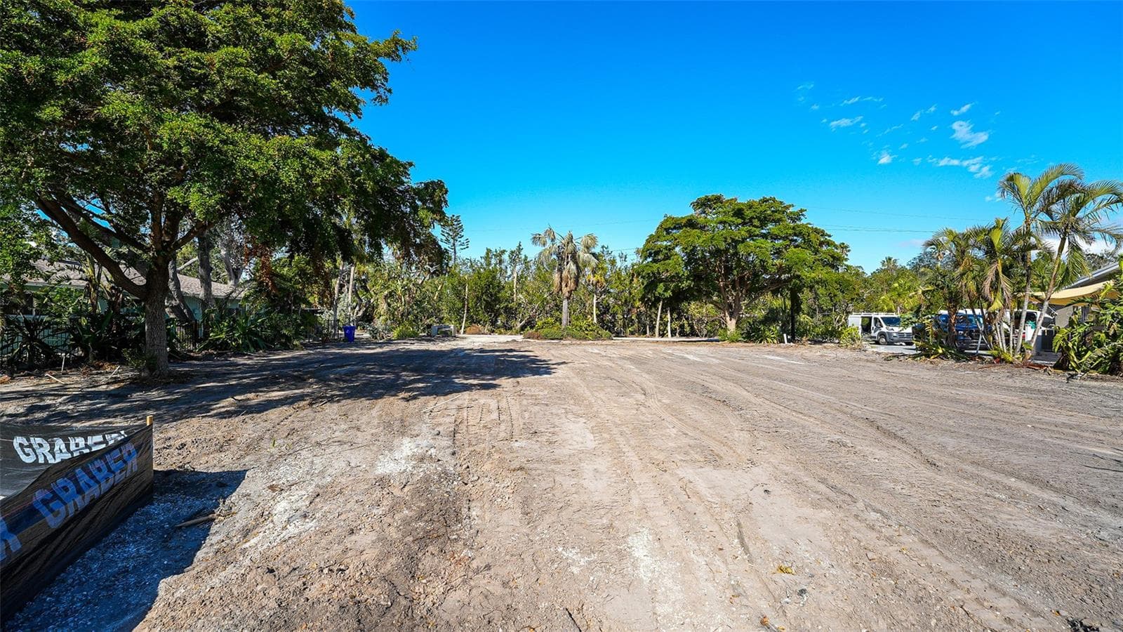 VACANT LOT WITH SEAWALL WIDE CANAL - 660 LONGVIEW DR, LONGBOAT KEY