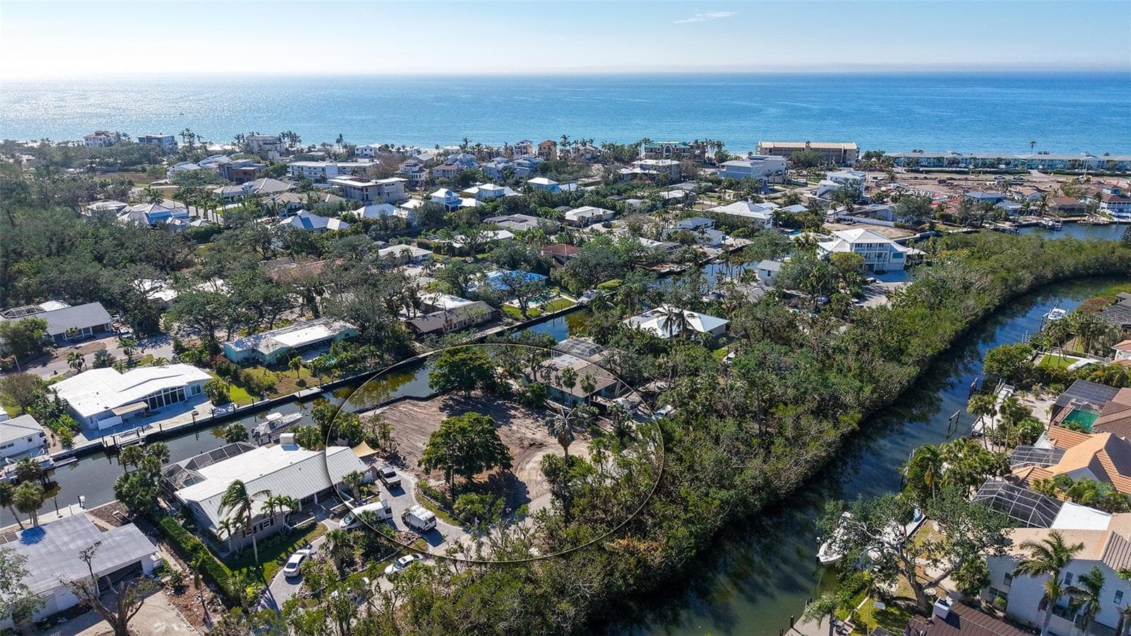 NO BRIDGES TO SARASOTA BAY - 660 LONGVIEW DR, LONGBOAT KEY