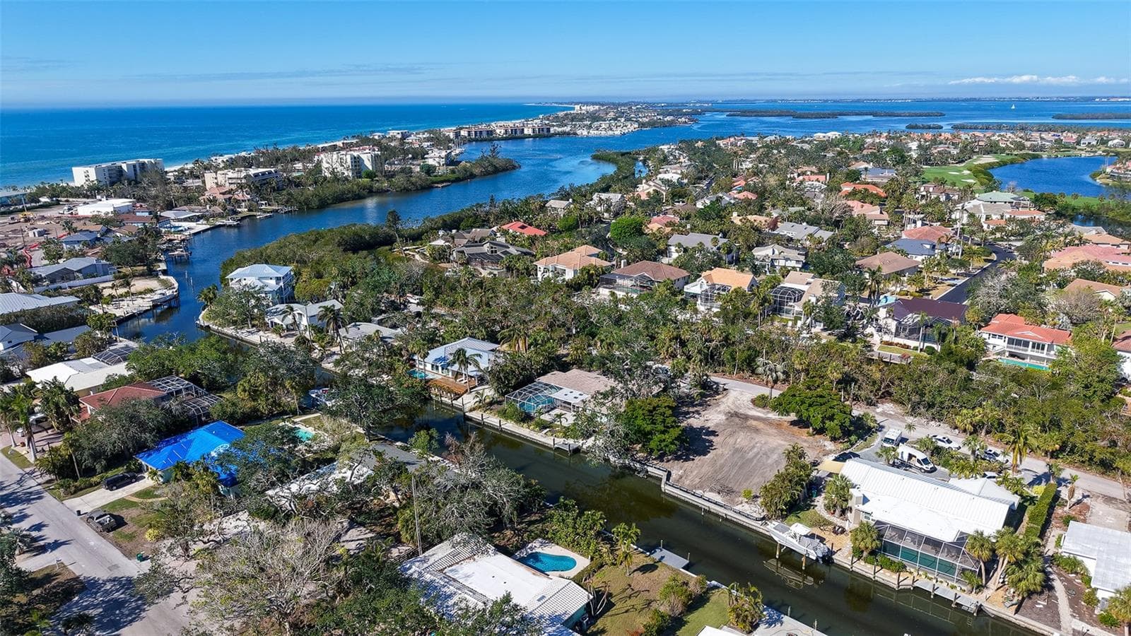 CLOSE BY BEACH STEPS AWAY FOR THE NEIGHBORHOOD - 660 LONGVIEW DR, LONGBOAT KEY