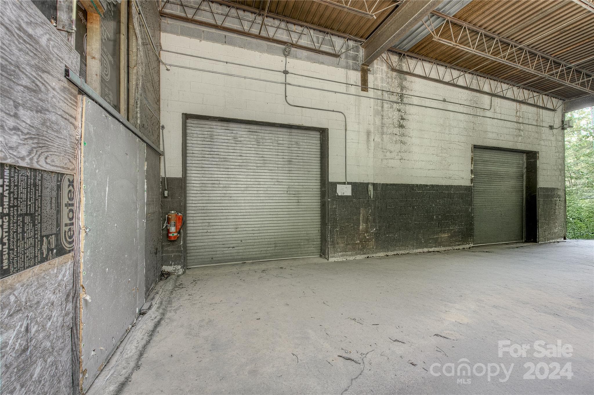 Loading Bay 3 & 4 - 350 Henredon Road, Spruce Pine