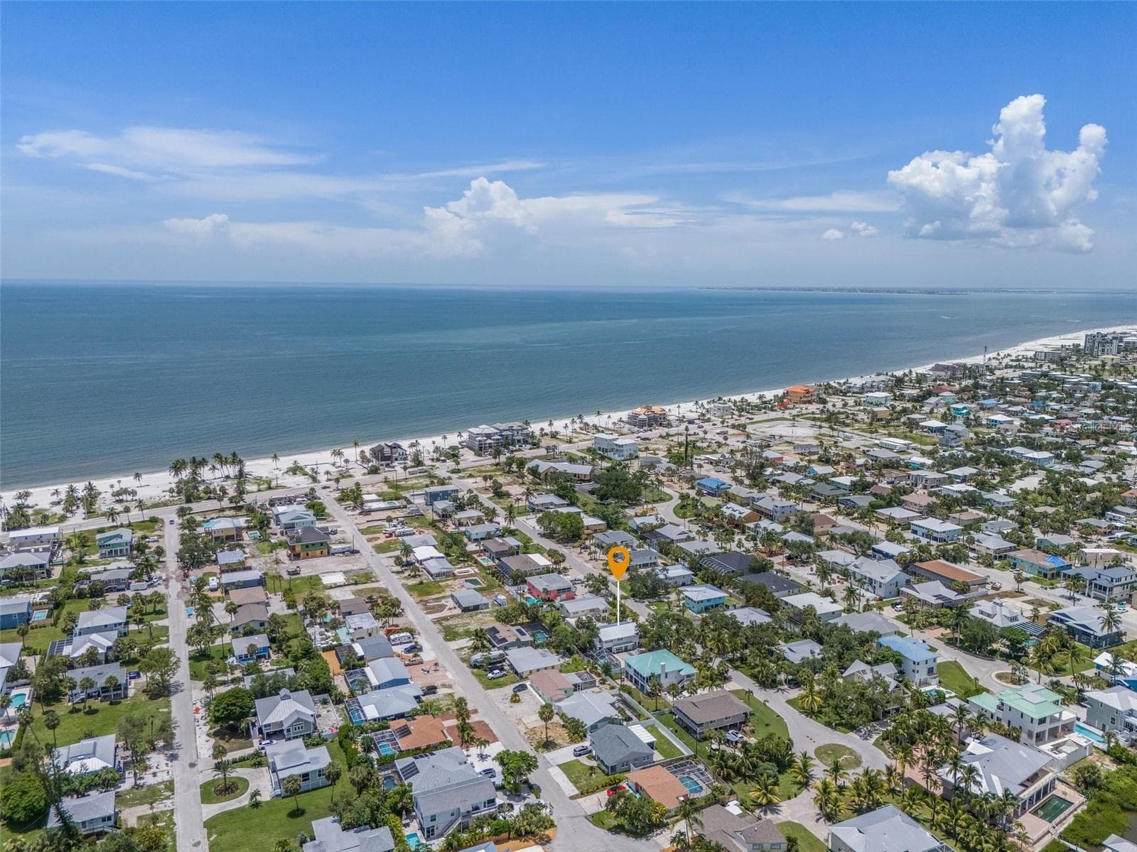 Walk to the beach - 140 BAY MAR DR, FORT MYERS BEACH