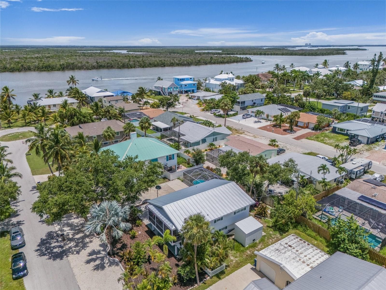 Walk to the bay - 140 BAY MAR DR, FORT MYERS BEACH