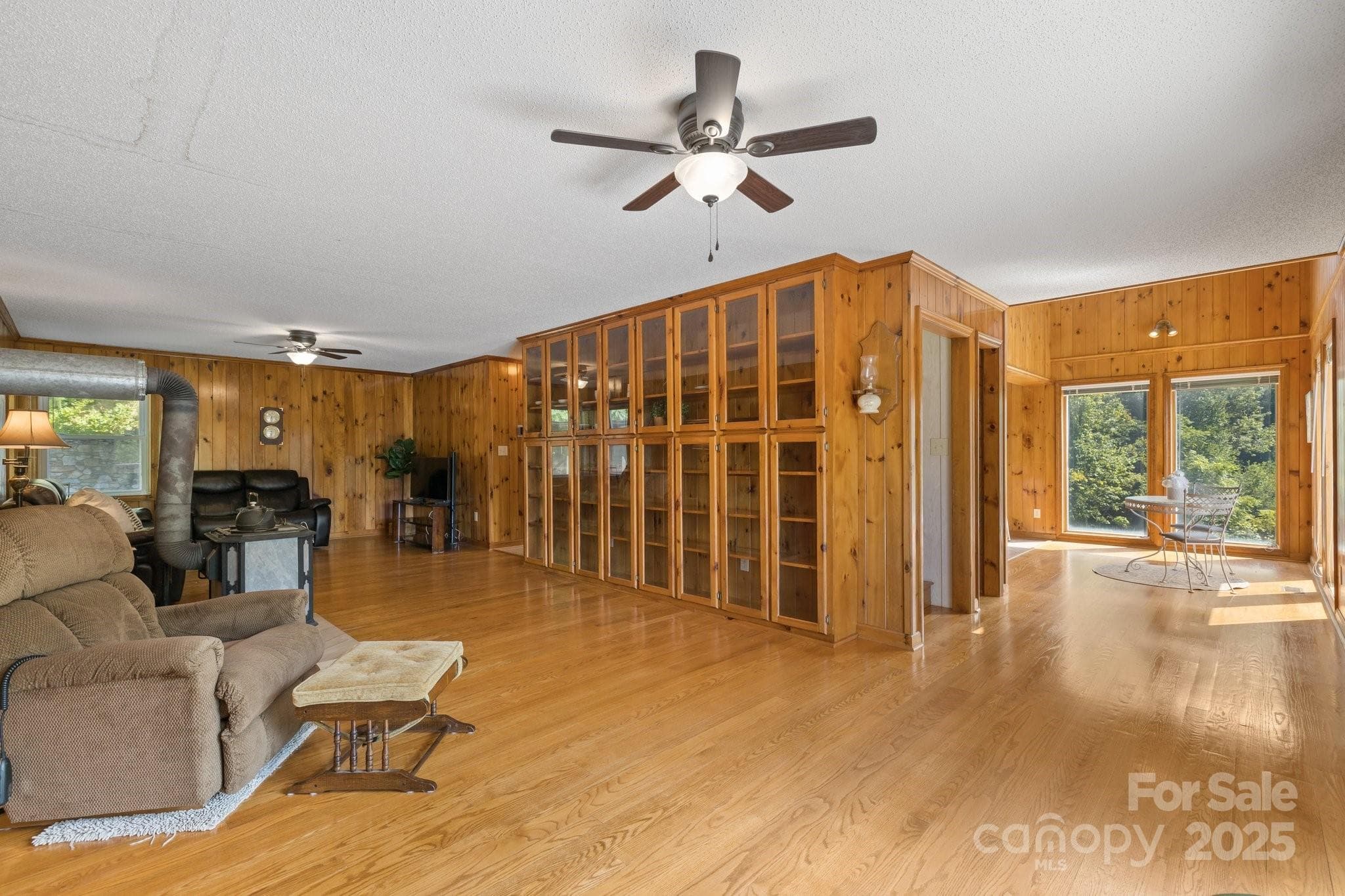 Single Family Residence at 505 Old Home Place Drive, Marshall, photo 8 of 46