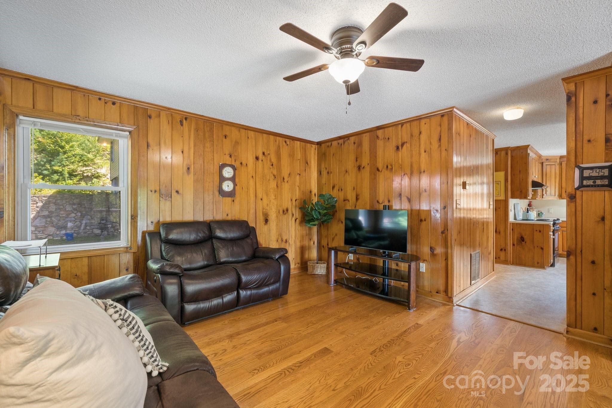 Single Family Residence at 505 Old Home Place Drive, Marshall, photo 9 of 46