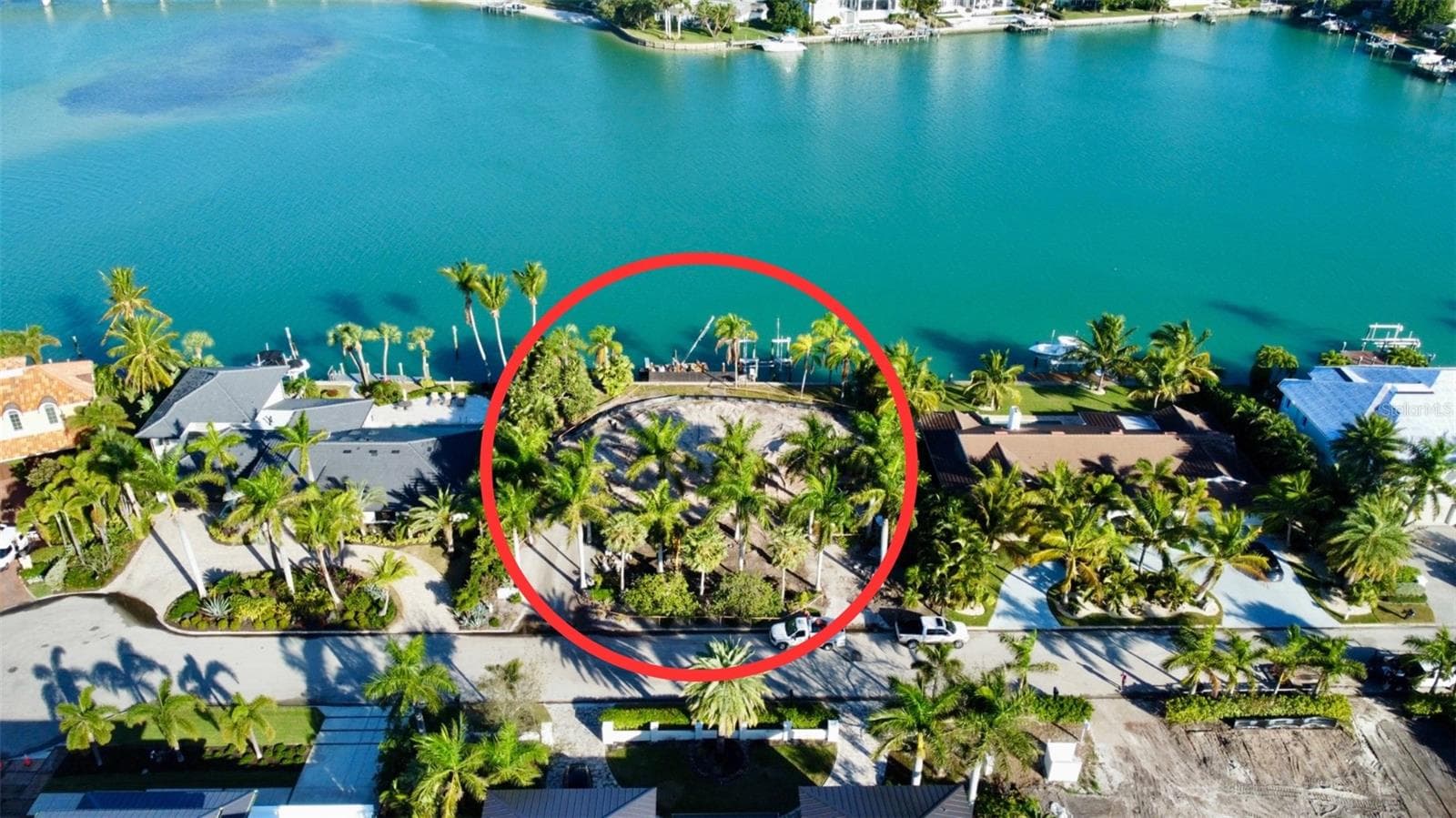 109 Warbler on Bird Key, FL 34236 is a stunning residence envisioned by Daniel Lear Studio with landscape design by Tim Borden. The design focuses on maximizing natural light and creating a harmonious flow between indoor and outdoor living spaces. There is 100 feet of buildable depth from street to seawall. The lot is cleared and ready to begin construction. - 109 N WARBLER LN, SARASOTA