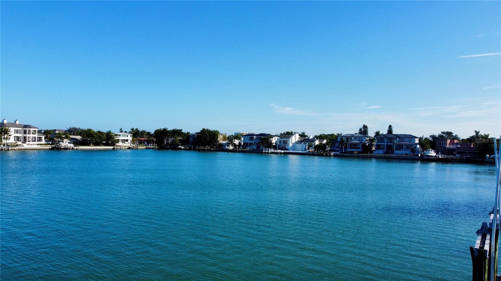 North Facing View, 120 feet width of property with big water access directly to Sarasota Bay and Intercoastal Waterway and the Gulf of Mexico. - 109 N WARBLER LN, SARASOTA