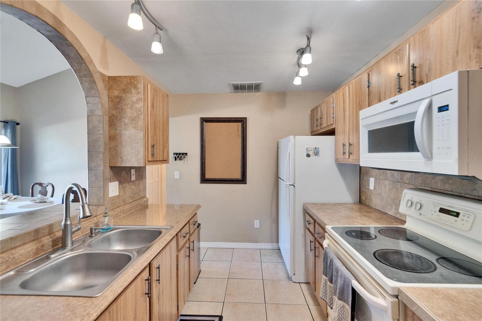 Condominium at 1849 BOUGH AVE #D, CLEARWATER, photo 6 of 64