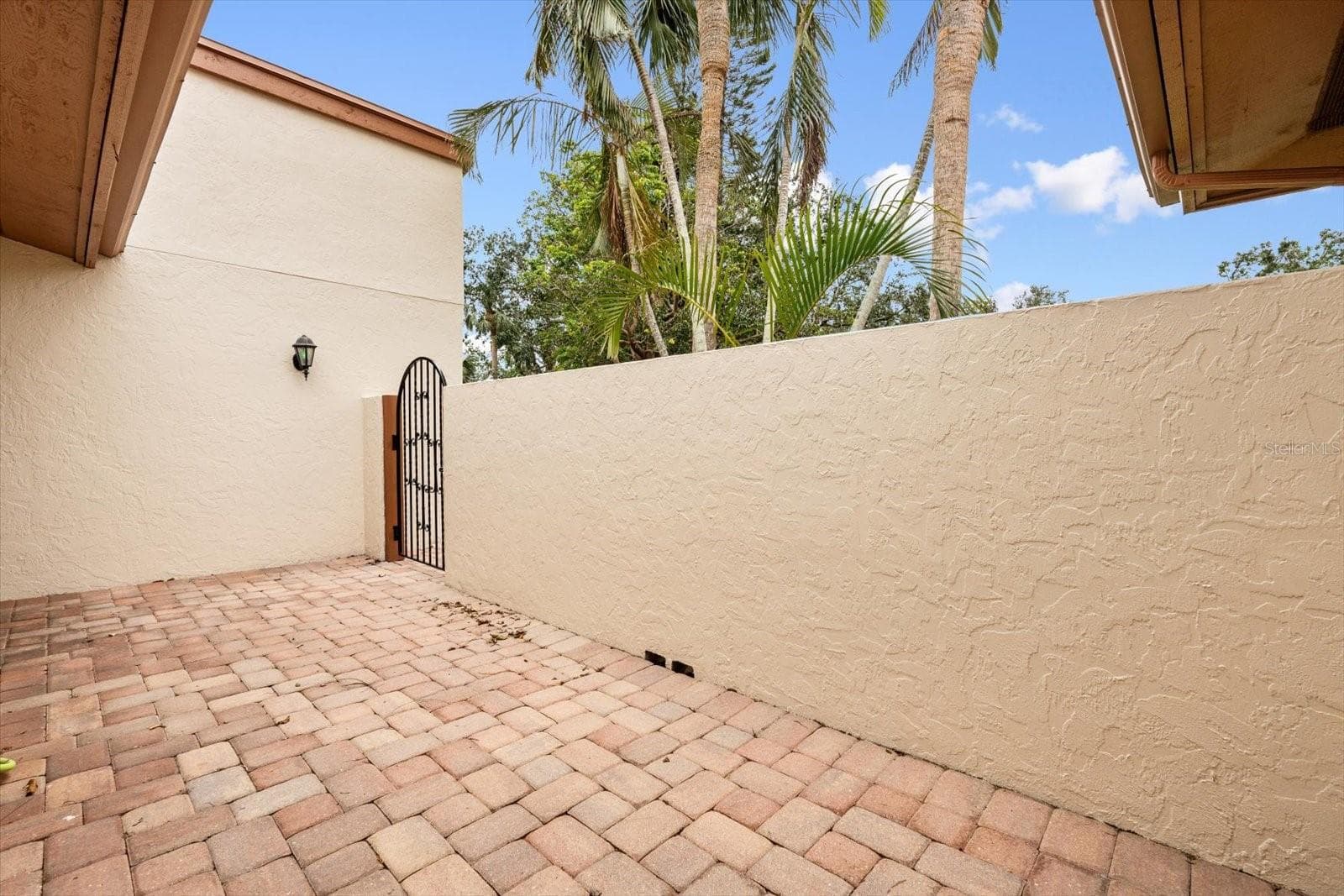 FRONT COURTYARD - 6401 PELICAN DR #80A, BRADENTON