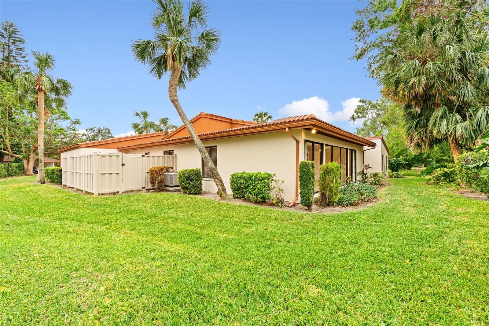 END UNIT - 6401 PELICAN DR #80A, BRADENTON
