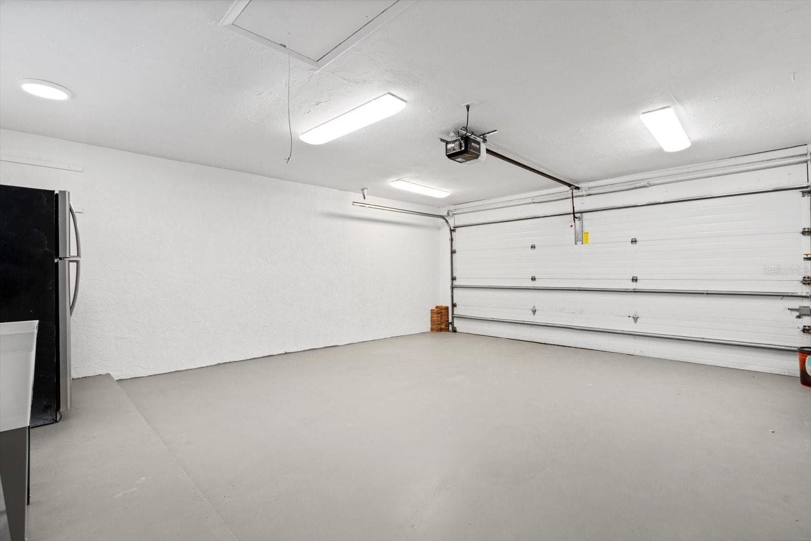 NEWLY PAINTED GARAGE - 6401 PELICAN DR #80A, BRADENTON