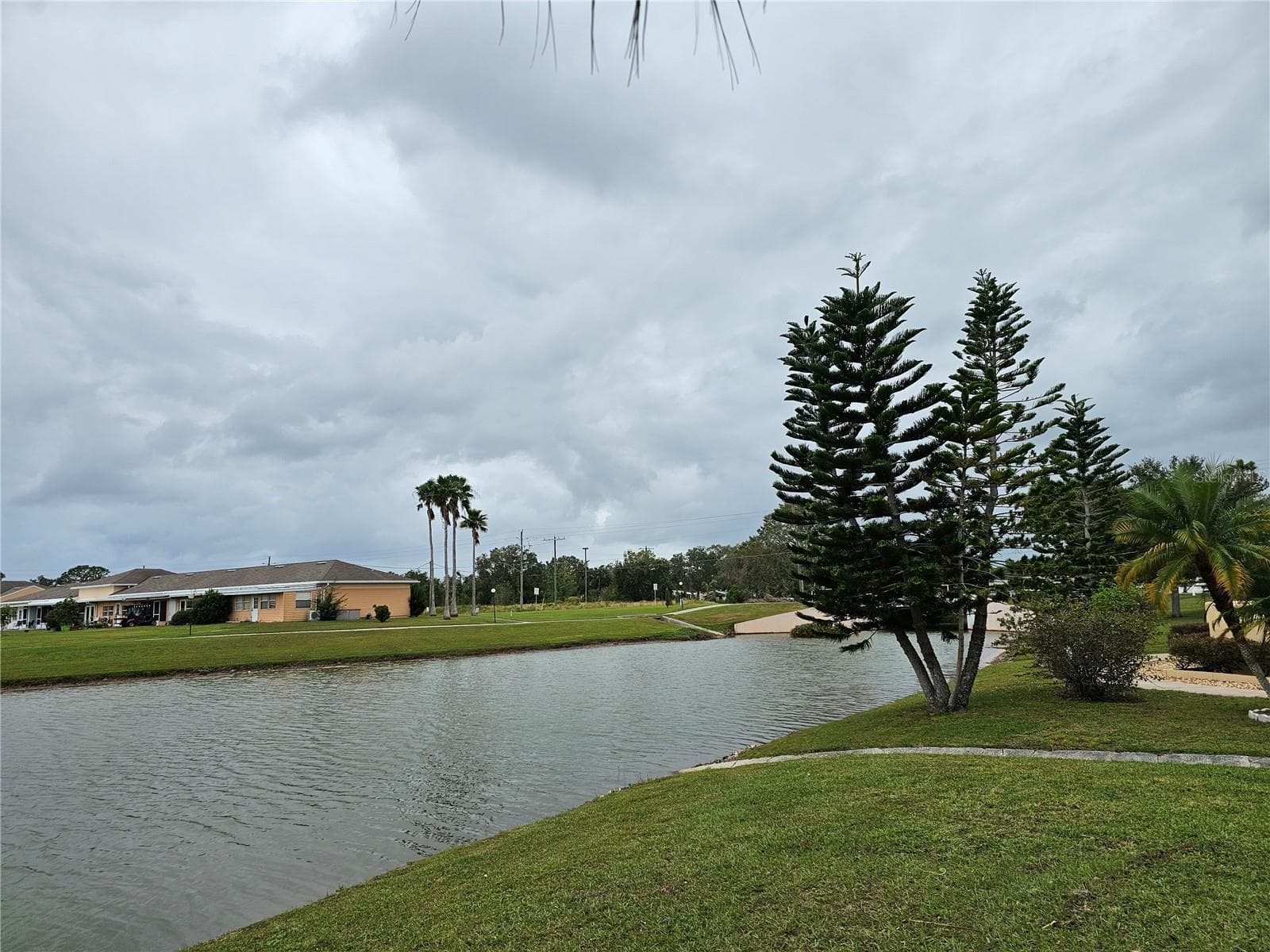 Villa at 915 CLUB CIR, LAKESHORE, photo 15 of 35