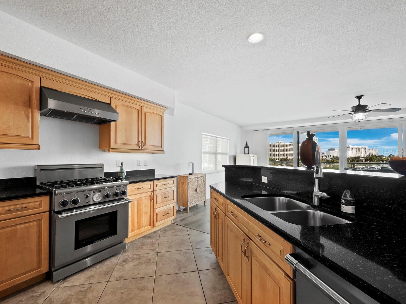 Condominium at 650 GOLDEN GATE PT #401, SARASOTA, photo 15 of 50