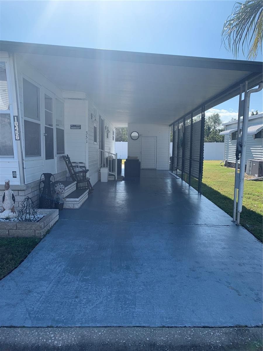 Mobile Home at 10456 PEACEFUL DR, LARGO, photo 2 of 24