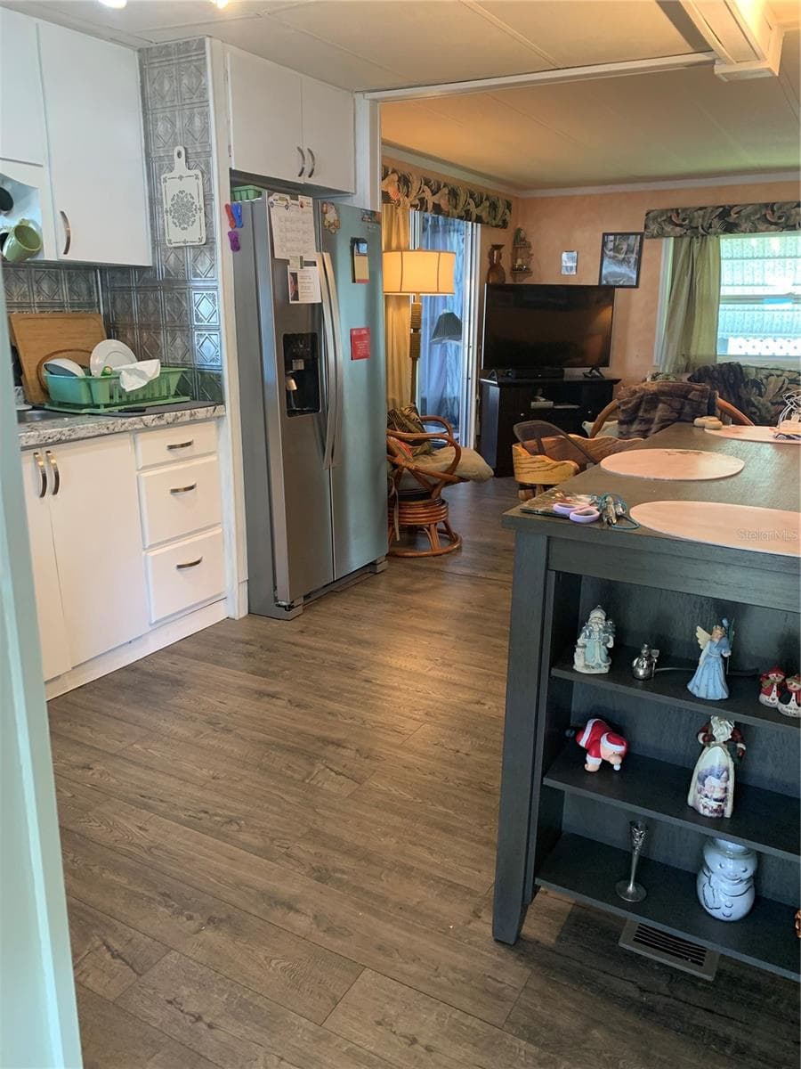 Mobile Home at 10456 PEACEFUL DR, LARGO, photo 3 of 24