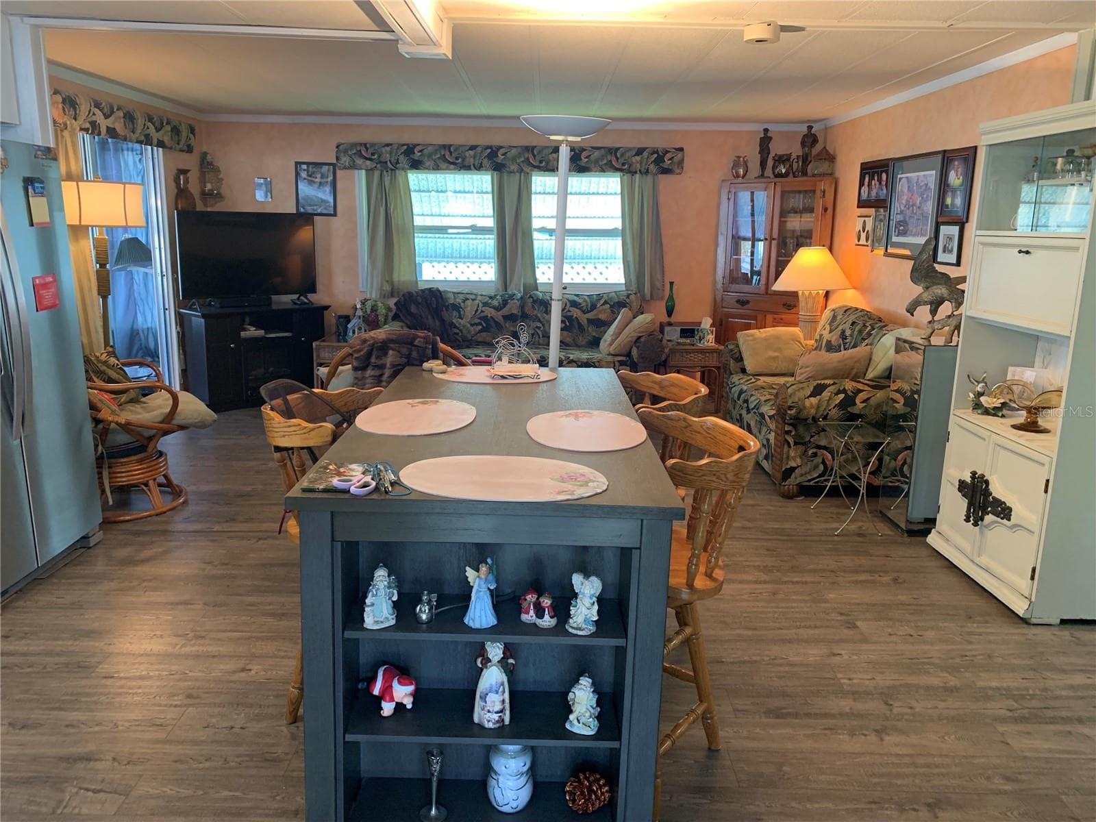 Mobile Home at 10456 PEACEFUL DR, LARGO, photo 4 of 24