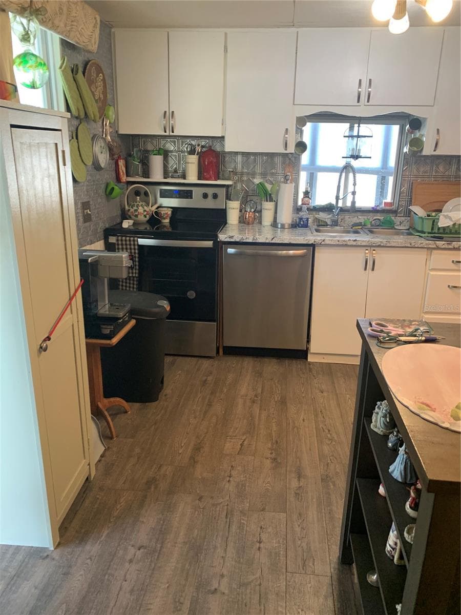 Mobile Home at 10456 PEACEFUL DR, LARGO, photo 6 of 24