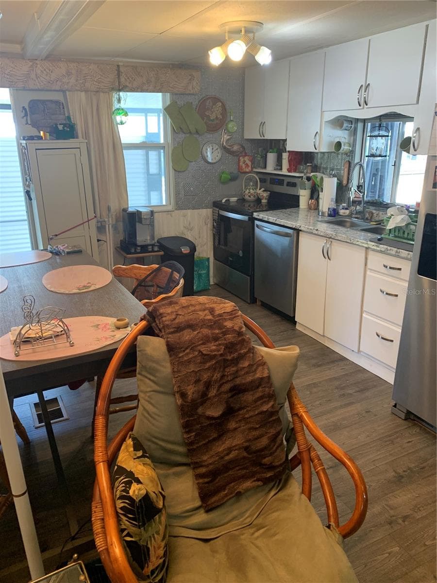 Mobile Home at 10456 PEACEFUL DR, LARGO, photo 9 of 24