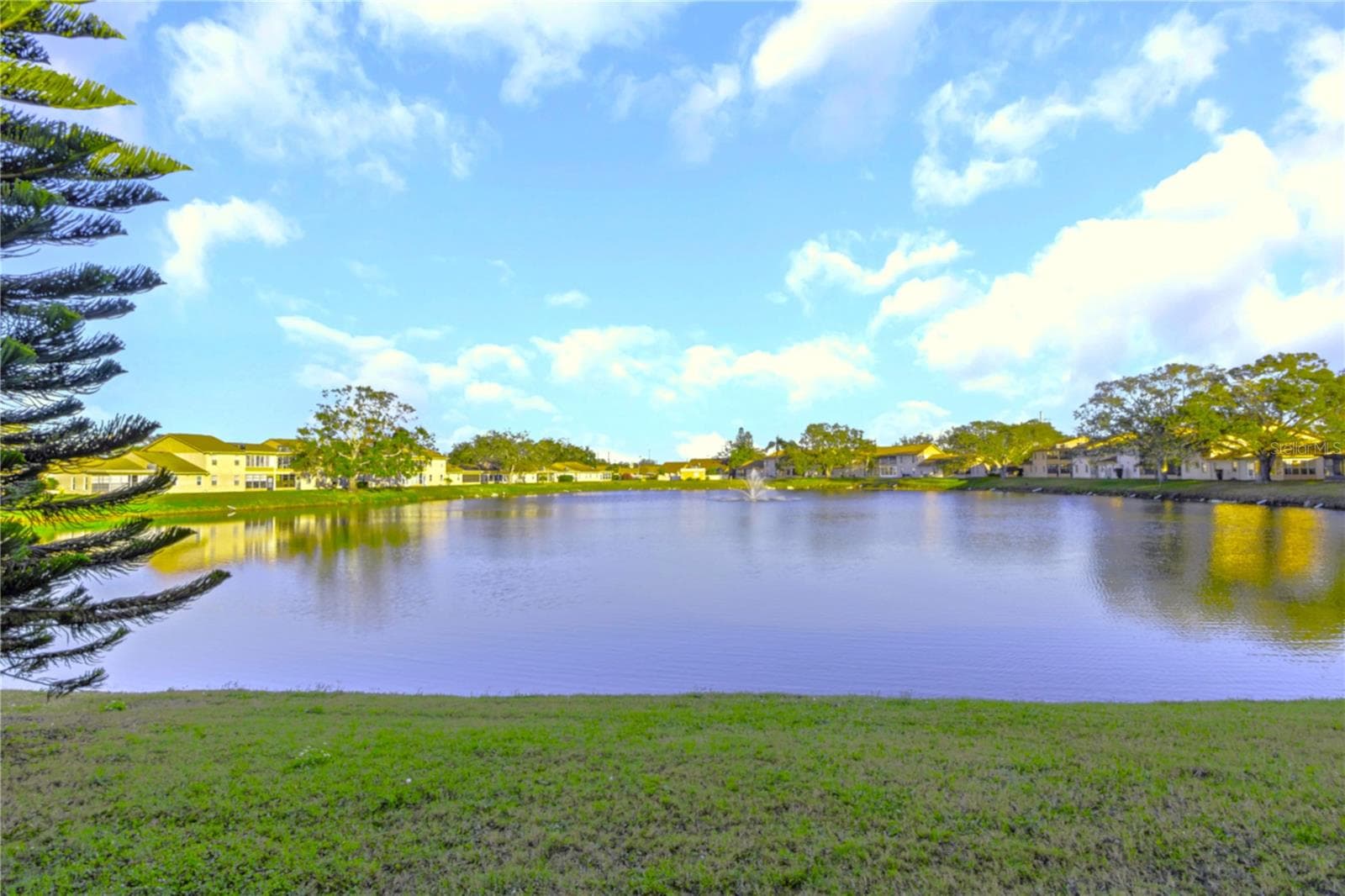 Pond View - 1034 BOWSPRIT LN, HOLIDAY