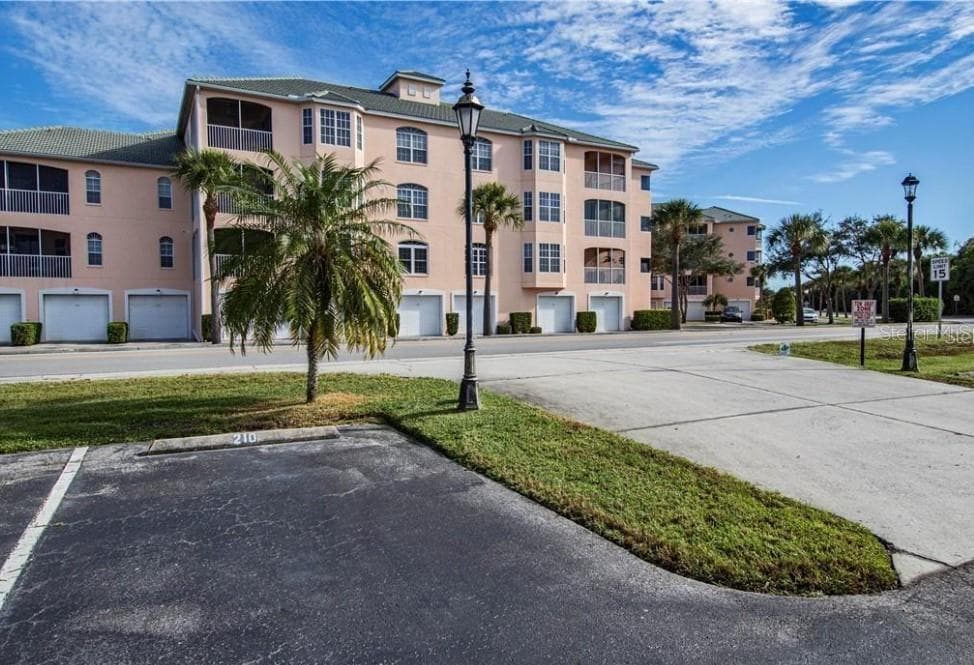 Condominium at 104 CAPRI ISLES BLVD #112, VENICE, photo 26 of 43
