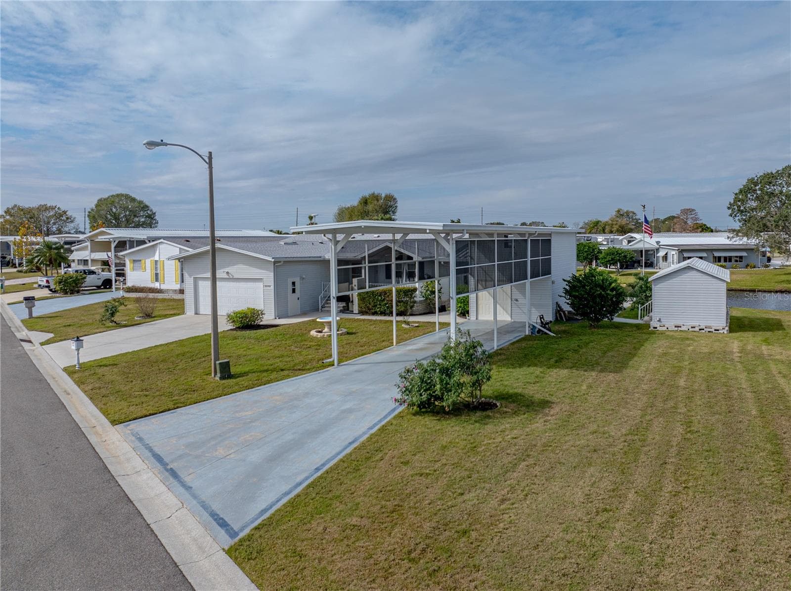 Manufactured Home at 5148 ISLAND VIEW CIR N, POLK CITY, photo 3 of 100