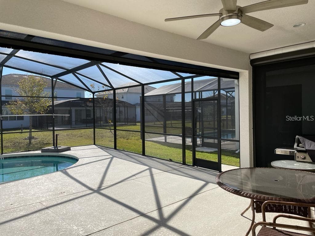Pool with electric screen - 3850 OAKVILLE AVE, KISSIMMEE