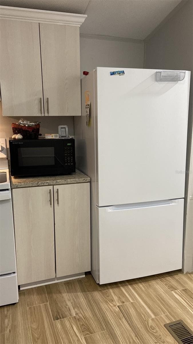 Manufactured Home at 11743 PURDUE ST, NEW PORT RICHEY, photo 10 of 32