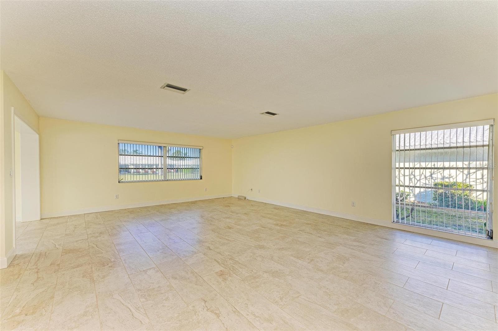 Living Room - 6704 11TH AVE W, BRADENTON