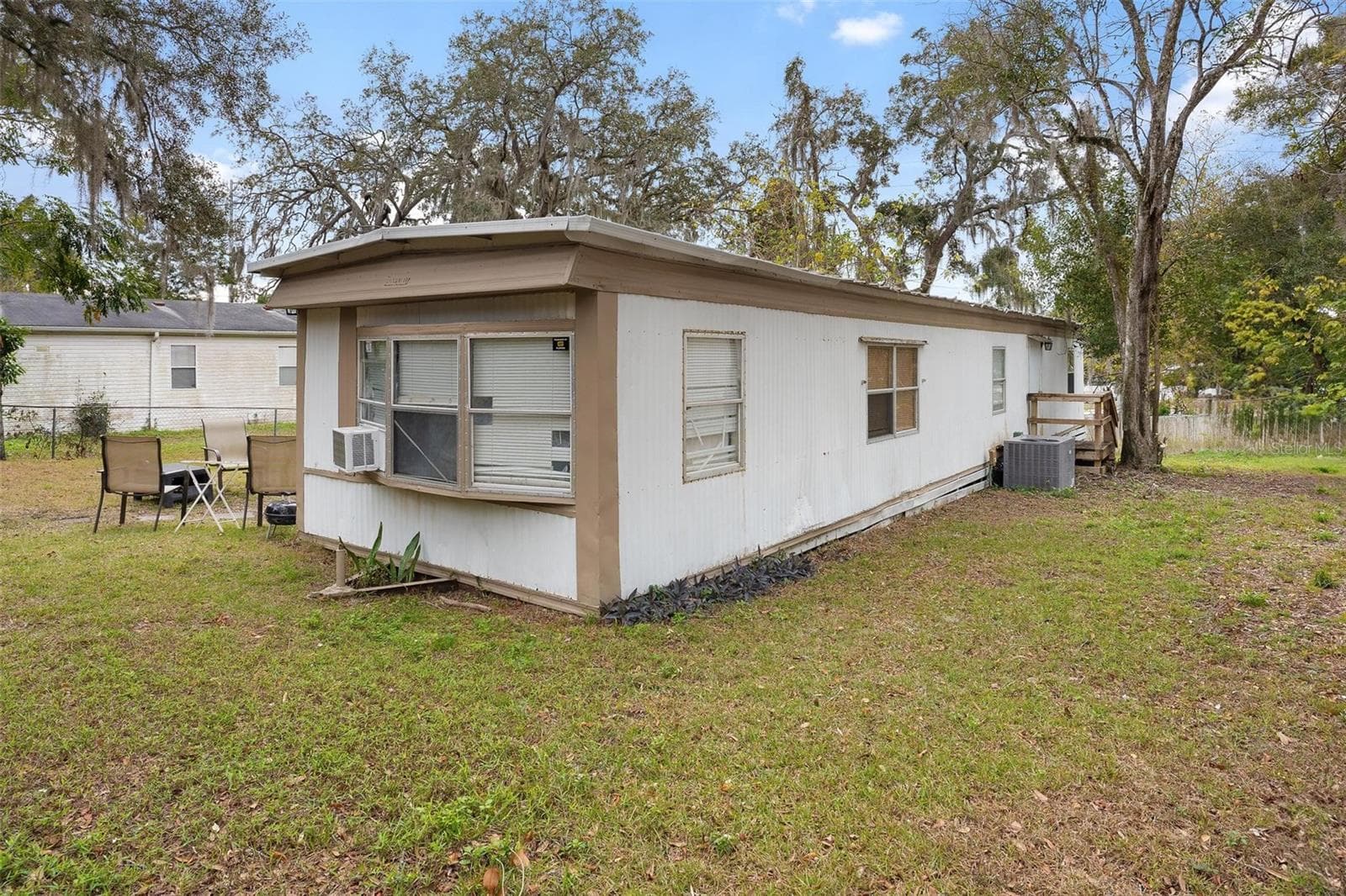 2107 Hialeah - 2107 HIALEAH AVE, LEESBURG
