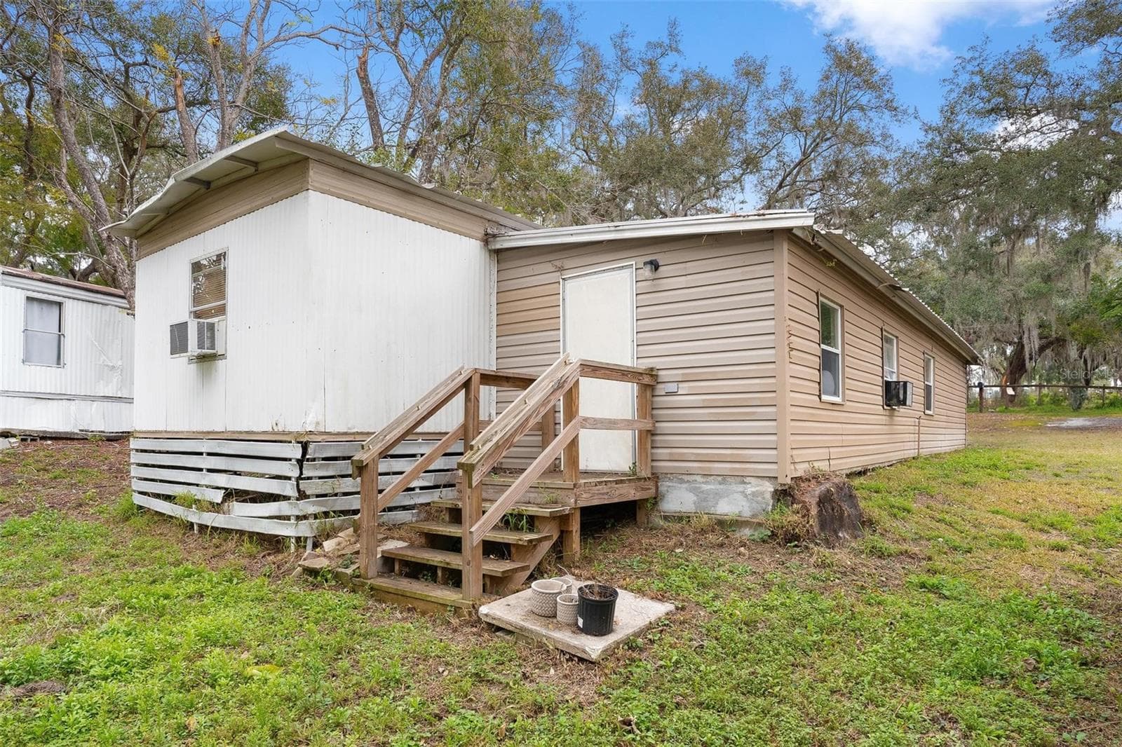 2107 Hialeah - 2109 HIALEAH AVE, LEESBURG