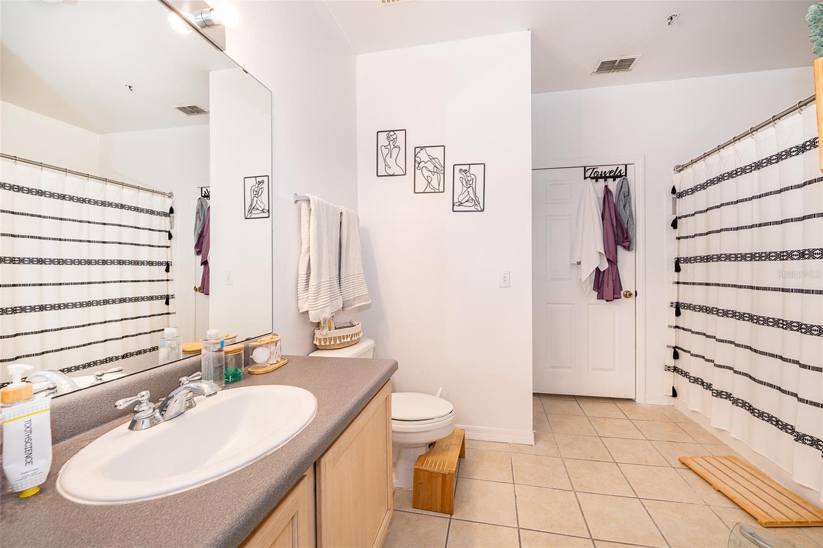 Condominium at 6413 ASTOR VILLAGE AVE #305, ORLANDO, photo 14 of 16