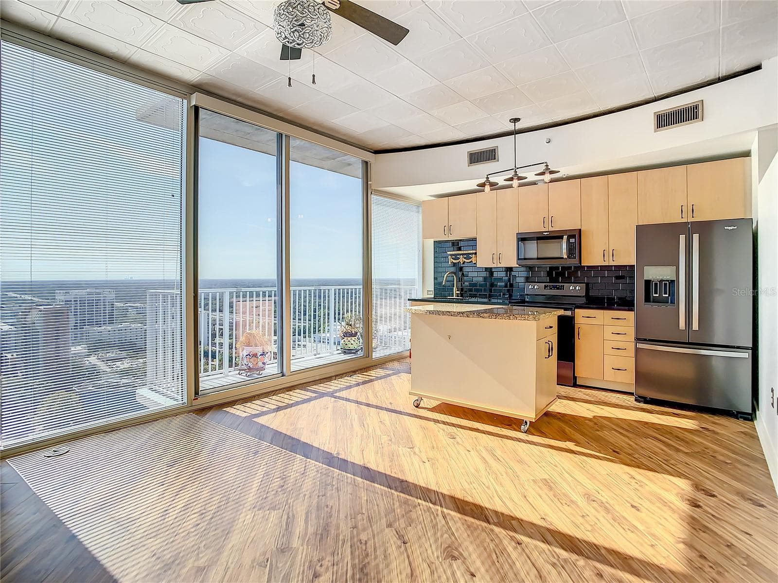 open kitchen and living area - 155 S COURT AVE #2107, ORLANDO