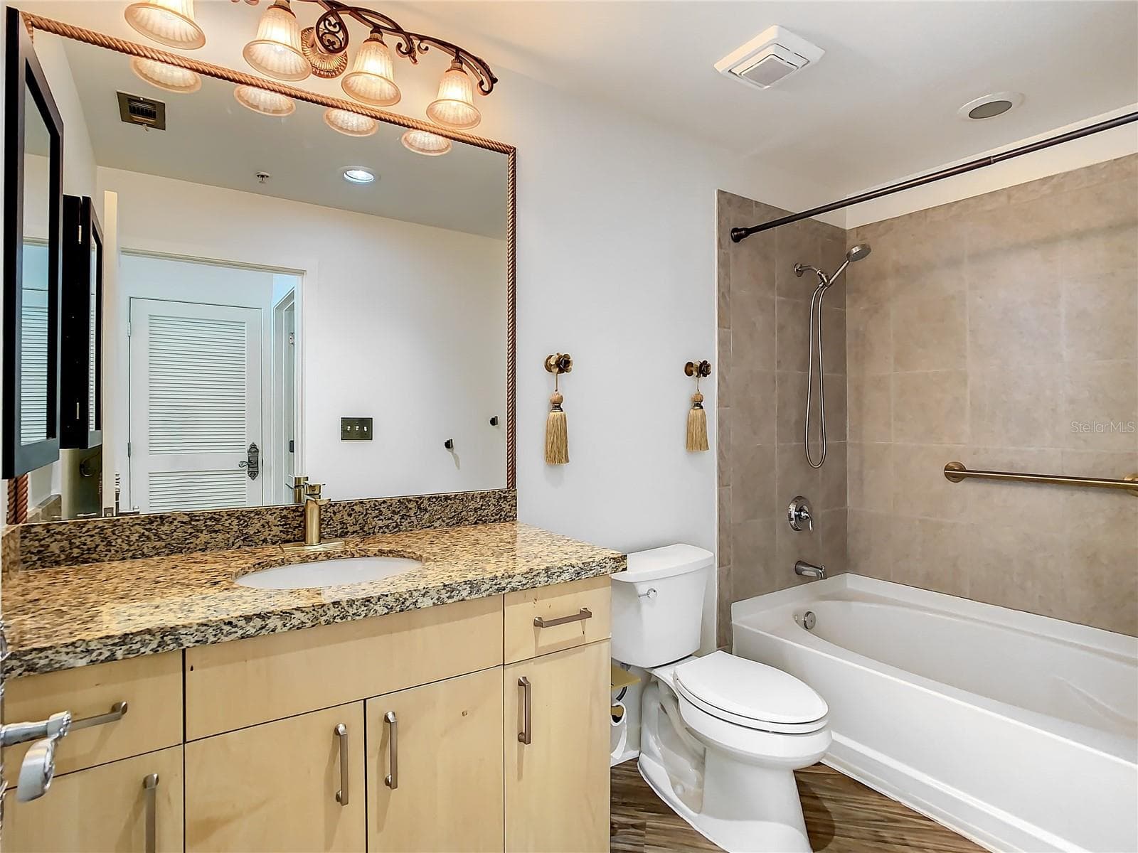bath - 155 S COURT AVE #2107, ORLANDO